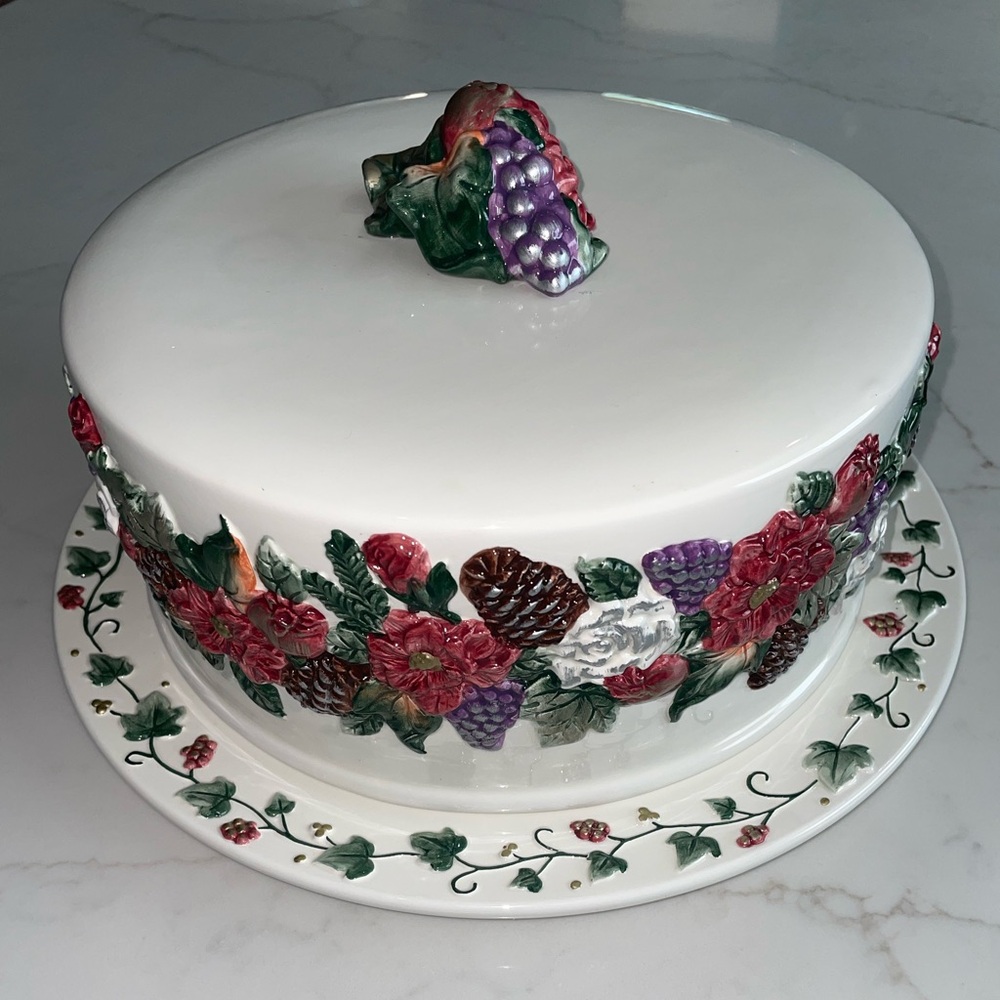 Holiday harvest cake plate and cover